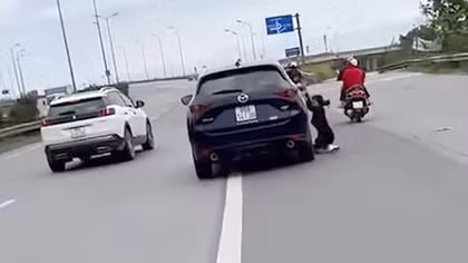Triệu tập lái xe ô tô kéo lê vợ trên đường vành đai 3