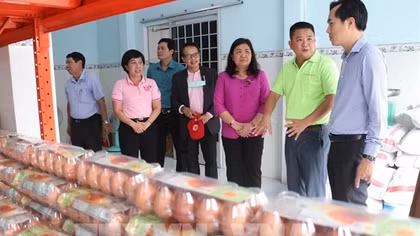 Ra mắt kho lưu trữ thực phẩm cho người khó khăn tại khu vực đồng bằng sông Cửu Long