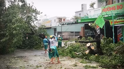 Những người lặng thầm sau cơn bão