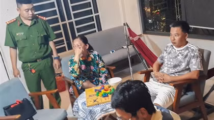 Triệt xóa ổ bạc bên trong quán cà phê