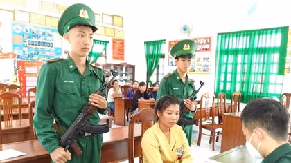 Vợ gửi ma túy ra tàu cá cho chồng sử dụng