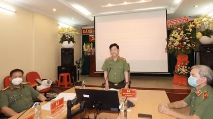 Thứ trưởng Nguyễn Văn Sơn kiểm tra công tác tại Bệnh viện 30-4