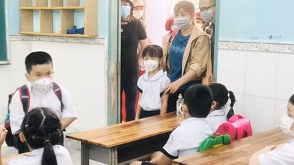 Học sinh F0 gia tăng: Nhà trường và phụ huynh đều phải “gồng mình”