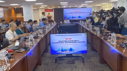 Petrolimex: “Không thiếu nguồn cung, người dân muốn đổ bao nhiêu xăng dầu cũng được”