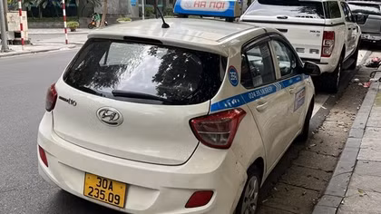Xử phạt nghiêm lái xe taxi “chặt chém” khách du lịch phố cổ