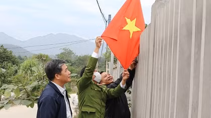 Cờ Tổ quốc, sáng đường xứ đạo