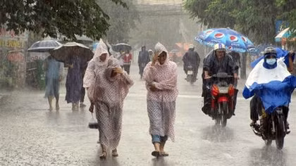 Mưa to khắp dải miền Trung và Tây Nguyên, Hà Nội oi nóng