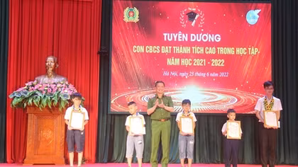 251 cháu học sinh con chiến sĩ Cảnh sát Quản lý trại giam đạt học sinh giỏi cấp tỉnh, thành phố