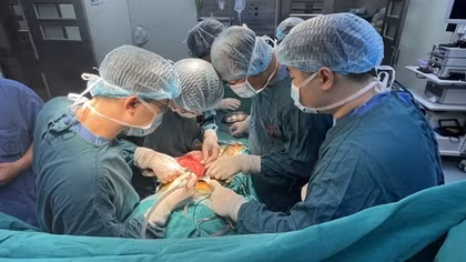 Cứu sống cháu bé bị chấn thương gan, thận nặng hiếm gặp