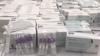 Hà Nội xử lý nghiêm việc đầu cơ, tăng giá kit test COVID-19