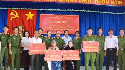 Cao đẳng CSND II tặng phí xây nhà Nghĩa tình đồng đội