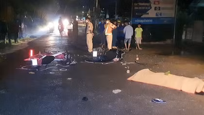 2 xe máy va chạm, 3 người thương vong
