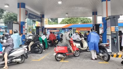Đầu tuần, nhiều cây xăng "nêm cứng" người, xe