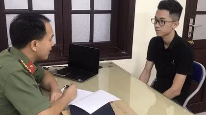 Lừa 14 người mua máy xúc, chiếm đoạt 7,3 tỉ đồng