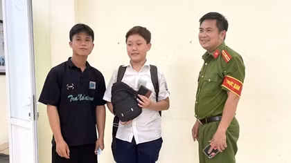 Học sinh lớp 7 trả lại 15 triệu đồng cho người đánh rơi