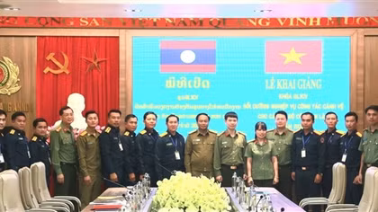 Khai giảng các khóa bồi dưỡng nghiệp vụ giúp Bộ Công an Lào