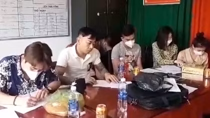 Kiểm tra hành chính, bắt quả tang nhiều nam, nữ ‘phê’ ma túy trong khách sạn