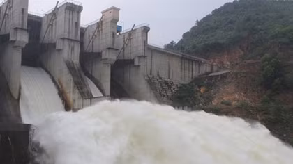 Mưa lớn, hồ thủy điện chứa hơn 820 triệu m3 ở Huế xả nước