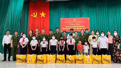 Công an tỉnh Bà Rịa-Vũng Tàu tổ chức nhiều hoạt động chăm lo cho trẻ em