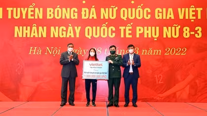 Viettel mừng 8/3 Đội bóng đá nữ 1 tỷ đồng