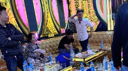 Bị đỉnh chỉ, quán karaoke vẫn hoạt động, để khách sử dụng ma túy
