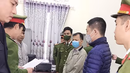 Bắt Giám đốc chi nhánh văn phòng đất đai huyện Lục Ngạn