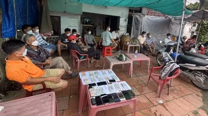16 người tụ tập ở quán giải khát để tham gia cá độ qua mạng