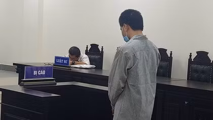 Tấn công người trong họ vì tức tối lời nói khi ăn cỗ