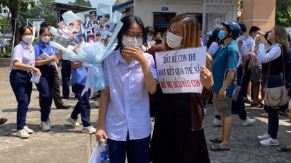 Vượt qua áp lực thi cử: Sẻ chia thay kỳ vọng