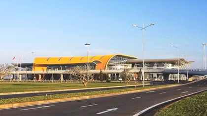 Máy bay từ Đà Lạt tới Hà Nội gặp sự cố lốp vẫn hạ cánh an toàn