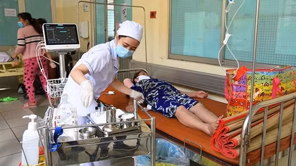Tích cực điều trị, giảm thiểu ca tử vong vì sốt xuất huyết