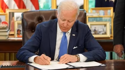 Mỹ thông qua luật "cho thuê quốc phòng" giúp chuyển vũ khí dễ dàng sang Ukraine