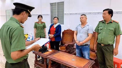 Cưỡng ép gần 60 người ở lại nước ngoài trái phép