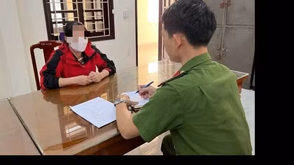 Hai “chân dài” bán dâm bị bắt quả tang ở “Khu Macao”