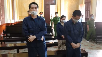 Ba bị cáo lãnh 55 năm tù vì mua bán ma túy
