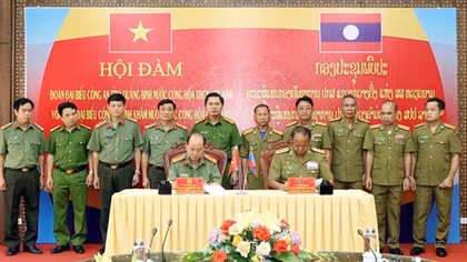 Sắt son nghĩa tình nơi biên giới chung dãy Trường Sơn