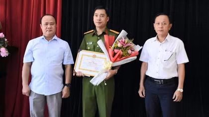 Khen thưởng đơn vị triệt phá đường dây sản xuất tân dược giả