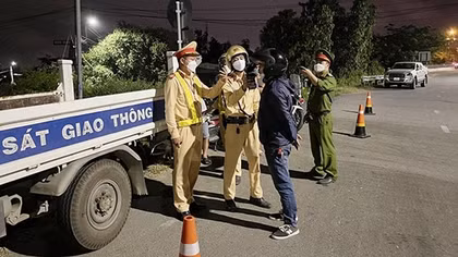 Nhiều tài xế nhậu xỉn còn thách thức CSGT