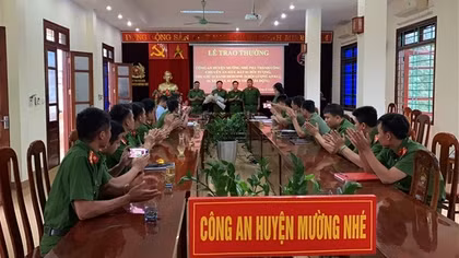 “Cõng” 14 bánh ma túy từ Lào vào Việt Nam