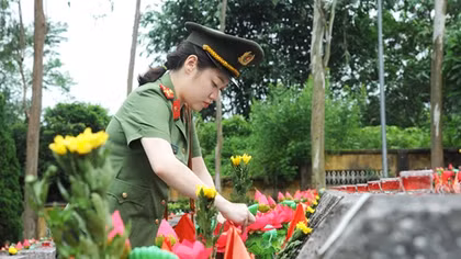Cao hơn một bài thơ