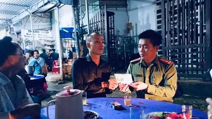 Hỗ trợ gia đình cháu bé 11 tuổi bị tử vong do sạc pin điện thoại
