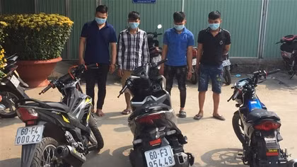 Bắt băng nhóm gây ra 28 vụ cướp giật tài sản của người đi đường