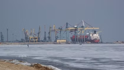 Nga mở hành lang để "tàu nước ngoài" rời Mariupol