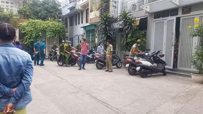 Nữ hiệu trưởng trường tiểu học tử vong trong tư thế treo cổ