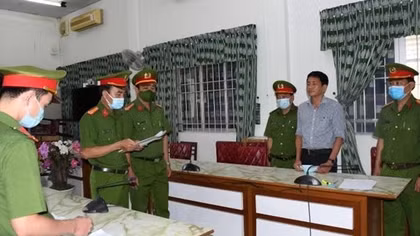 Bắt tạm giam Phó giám đốc Sở Y tế và nguyên giám đốc CDC Trà Vinh