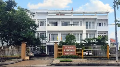Giám đốc Sở GD&ĐT Quảng Nam đề nghị dừng thực hiện gói thầu 20,6 tỷ đồng trước khi nghỉ hưu
