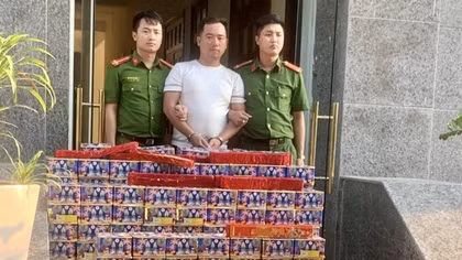 Thay tên đổi họ, làm nhà kho kiên cố tập kết pháo lậu
