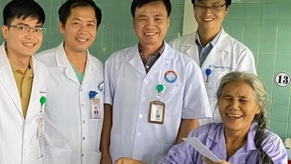 Nối thành công cẳng tay cho người bị máy cưa cắt lìa