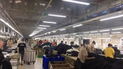 Làn sóng Omicron gây thiếu nhân lực lao động trầm trọng