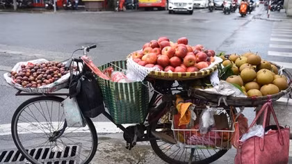 Hà Nội lắp đặt máy bán hàng tự động, dần thay thế hàng rong